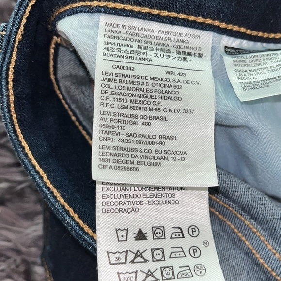 Levi's® 711 Mid Rise Skinny Jeans size 32X30.  New without tags.  Excellent con. - Picture 8 of 11